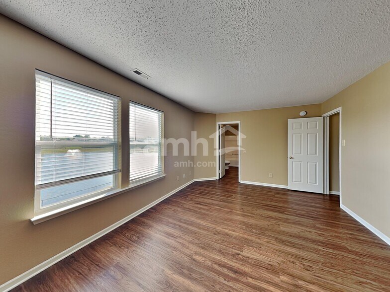Building Photo - 14766 White Tail Run