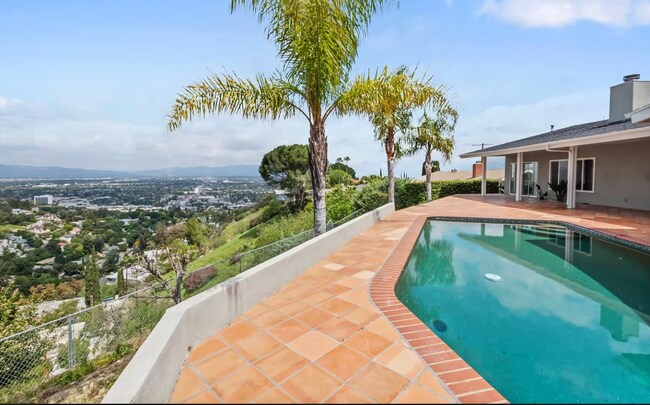Building Photo - 3733 Beverly Ridge Dr