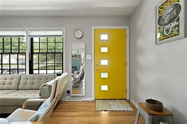 Building Photo - 319 E 100th Ter