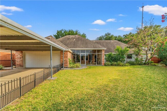 Building Photo - 708 Kiwi Ave