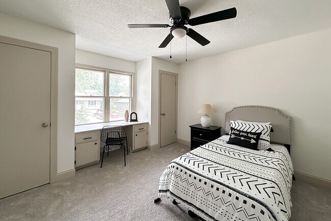 Building Photo - 922 N 122nd St