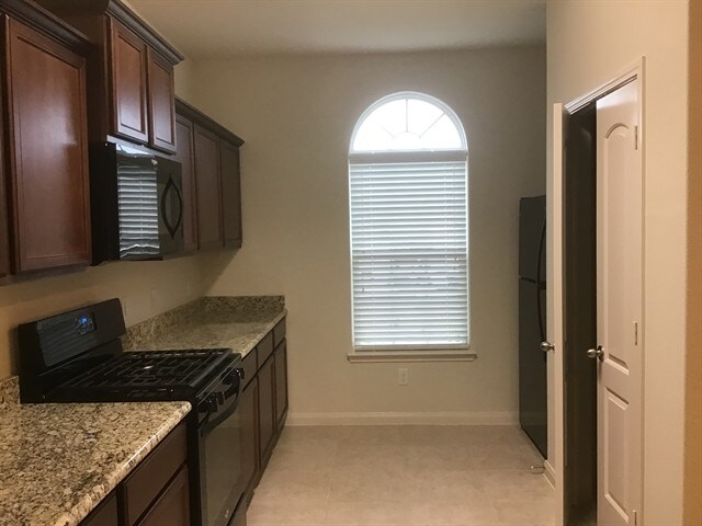 Building Photo - 9450 Plum Court