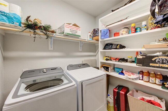 Building Photo - 9210 Lair Cove Dr