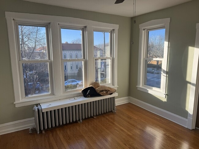 Building Photo - 4253 N Austin Ave