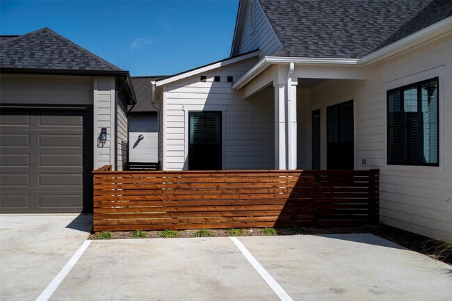 Building Photo - 15042 Gardenberry Ln