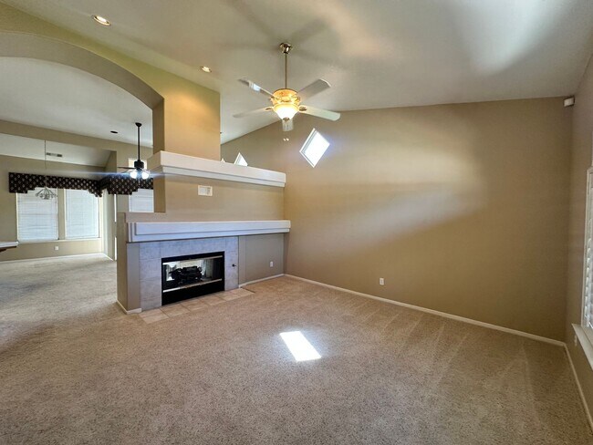 Building Photo - SE Visalia home coming soon!!