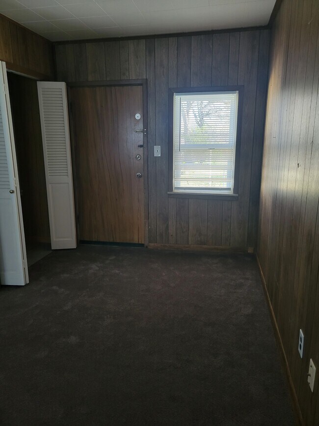 Building Photo - 3506 S Jamestown Ave