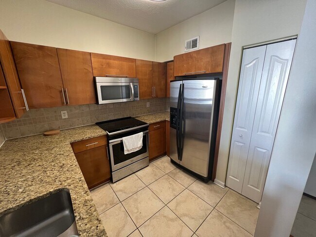 Building Photo - 10435_MIDTOWN