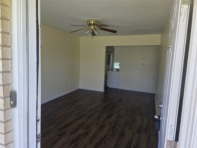 Building Photo - 2502 Coulee St