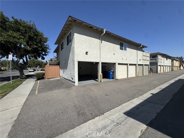 Building Photo - 16748 Cedarwood Cir