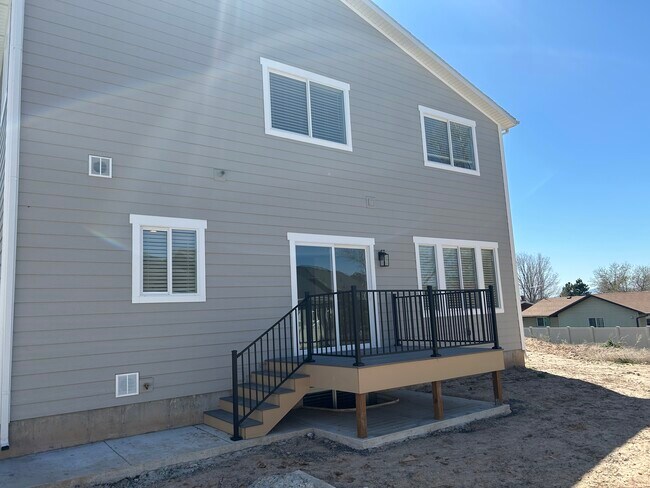 Building Photo - 1084 W 200 N