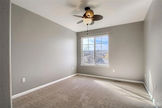 Building Photo - Stunning 3 bedroom townhome!