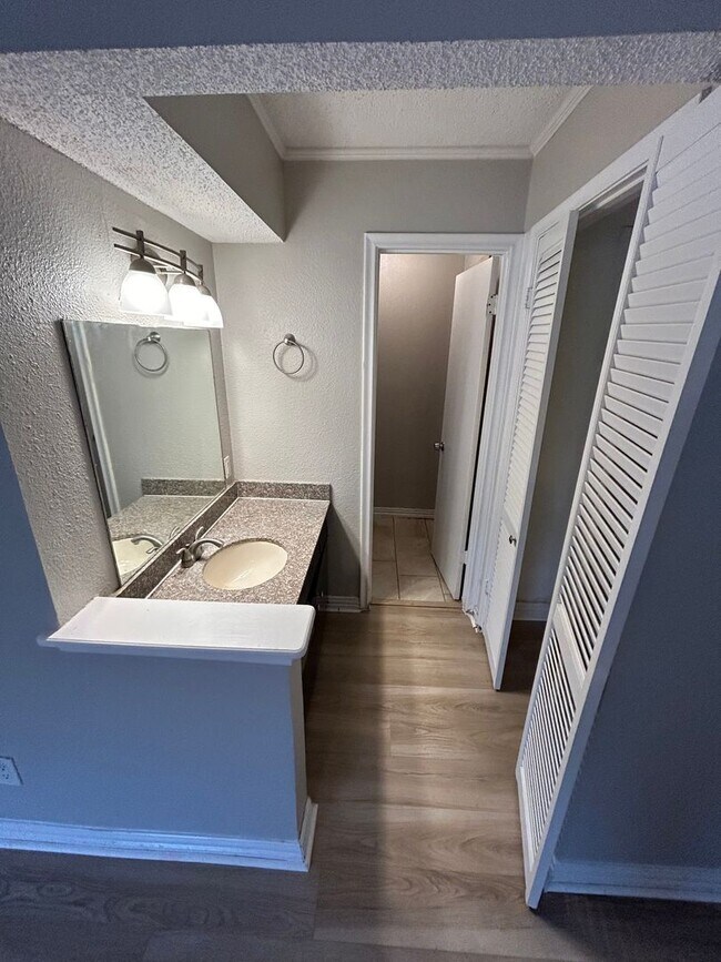 Building Photo - Come and see this well-kept beautiful home today!