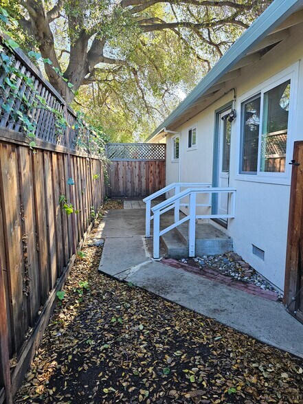 Private yard - 282 Monroe Dr