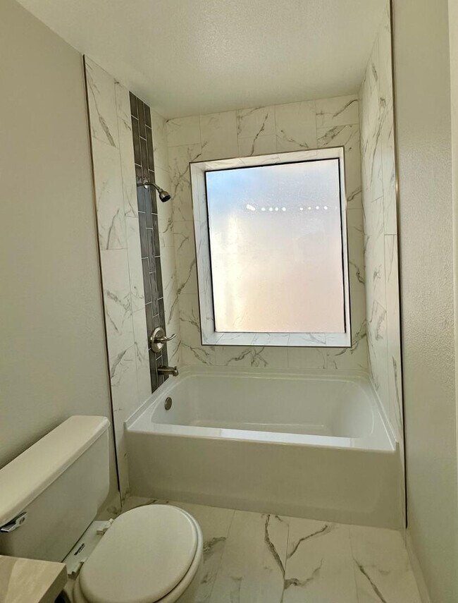 Building Photo - 8878 E Sheena Dr