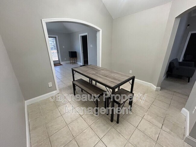 Building Photo - 416 Rue Canard