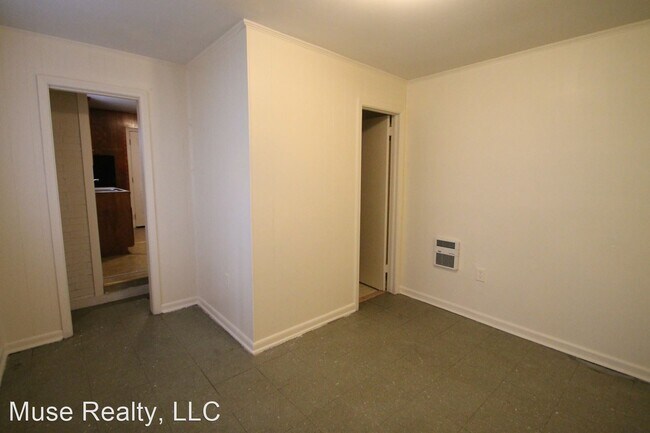 Building Photo - 1 br, 1 bath House - 556 1/2 Flint Street
