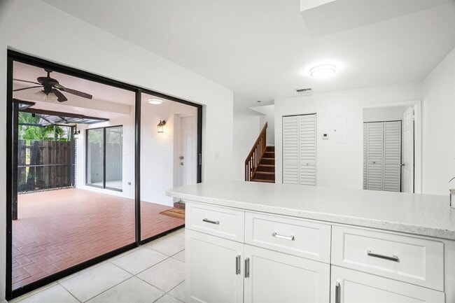 Building Photo - 7690 Courtyard Run W