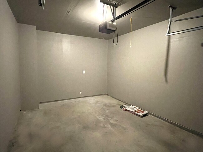 Building Photo - 262 Garrison Way