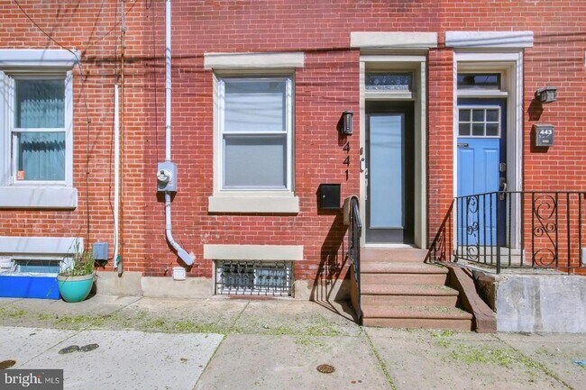 Building Photo - 441 E Flora St