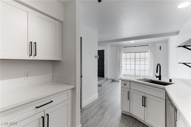 Building Photo - 2819 Briar Knoll Dr