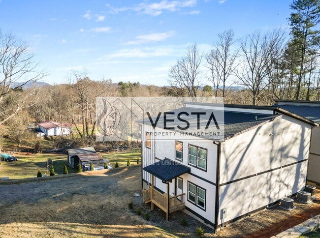 Building Photo - 510 Deaverview Rd