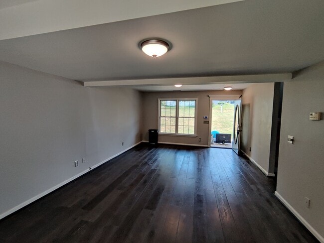 Building Photo - Lovely 4BD / 2 Bath High Ranch