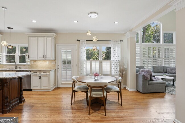 Building Photo - 2059 Sugar Springs Dr