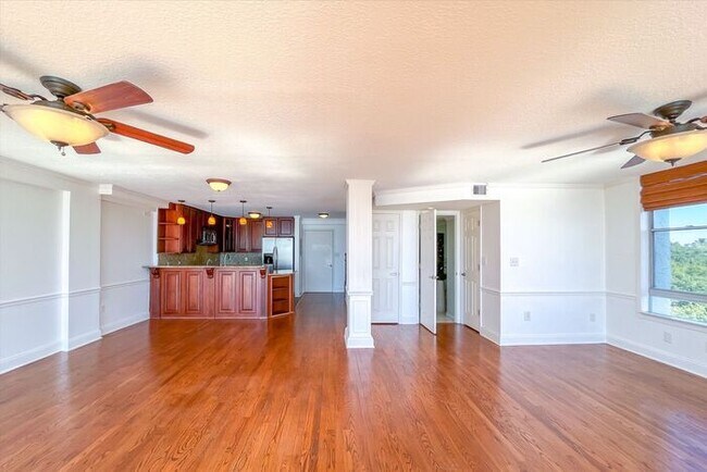 Building Photo - Beautiful Waterfront 3/2.5 Lake Virginia C...