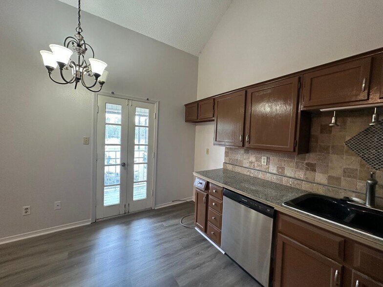 Building Photo - 100 Teal Ln