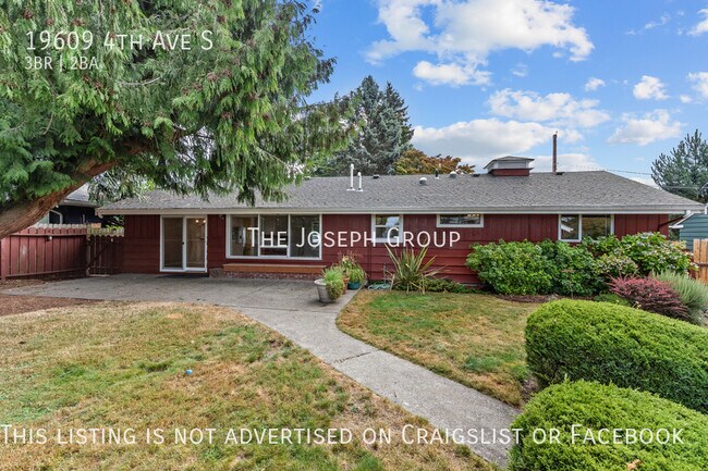 Building Photo - Beautifully updated 3 bed/1.75 bath in Des...