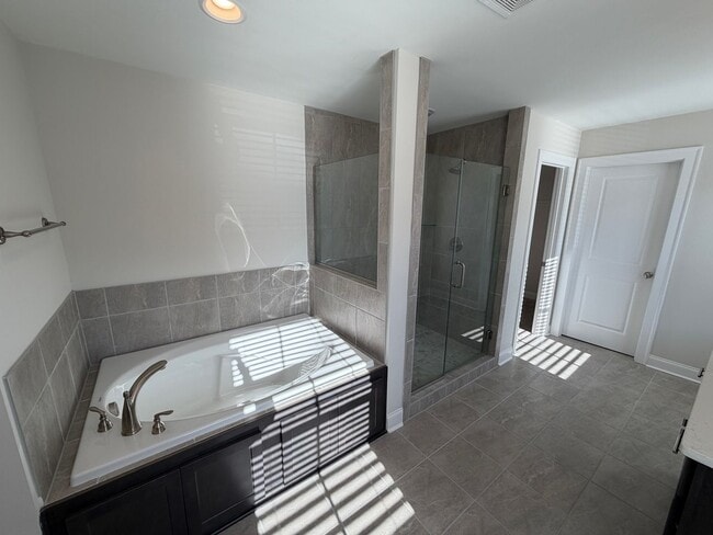 Building Photo - 113 Alva Ct