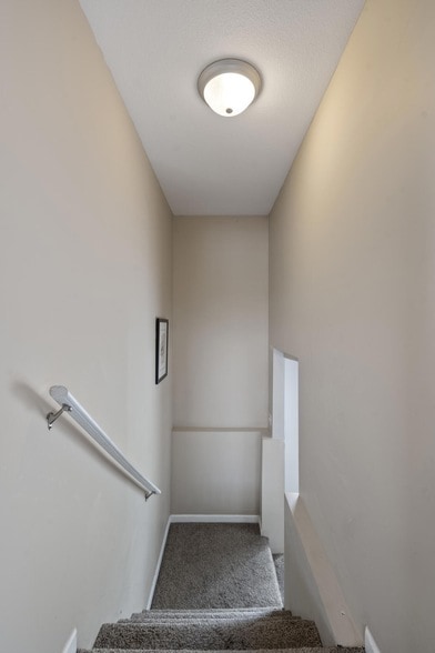 Building Photo - 6627 Hilton Dr