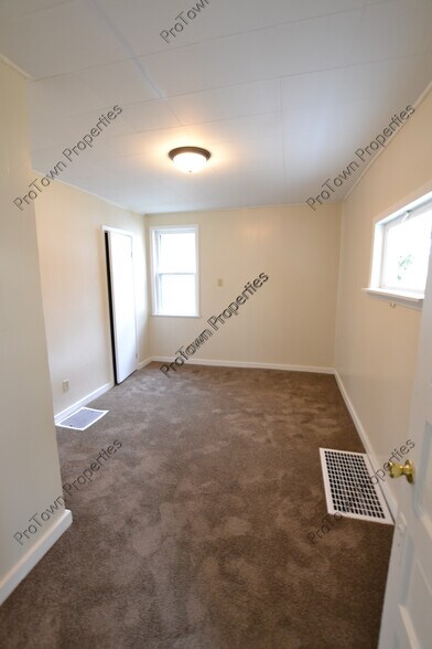 Building Photo - 518 Elmwood Ave