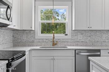 Building Photo - 318 Holbrook Ln