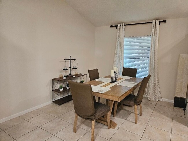 Building Photo - 1040 Big Horn Cir NW