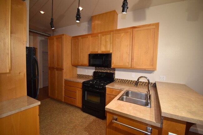 Building Photo - 211 W 1st Ave