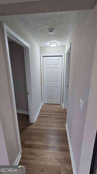 Building Photo - 3025 Mangum Dr