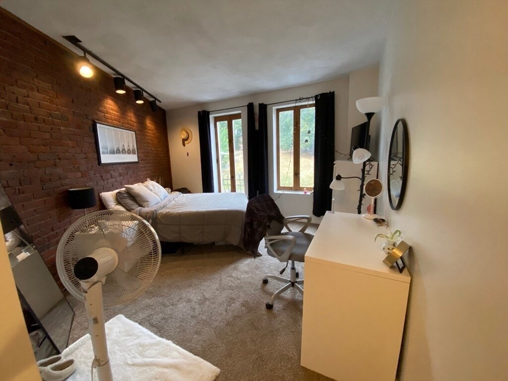 Building Photo - 103 Charter St