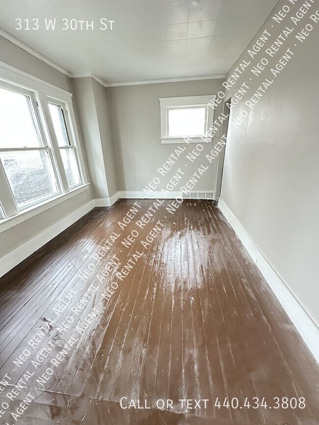 Building Photo - 313 W 30th St