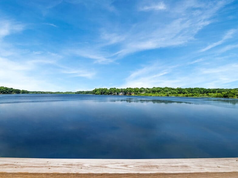 Building Photo - 829 Portage Lakes Drive