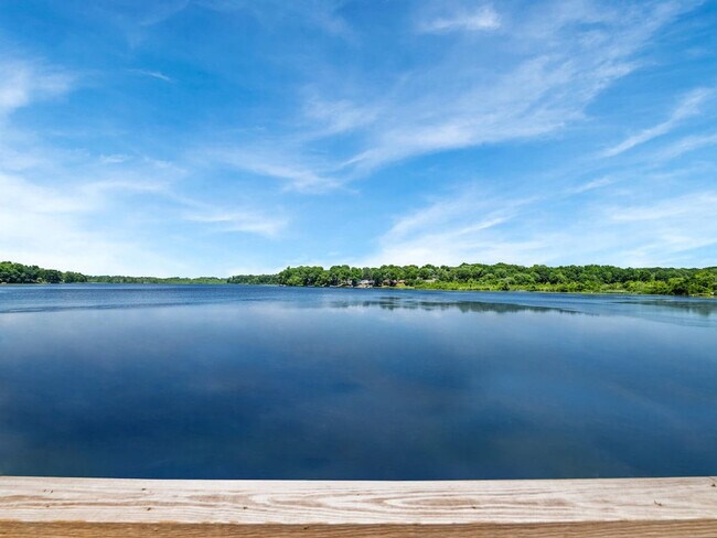 Building Photo - 829 Portage Lakes Drive