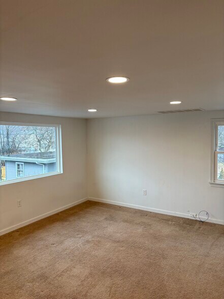 Living Room - 31 Merritt Ave 2nd Floor