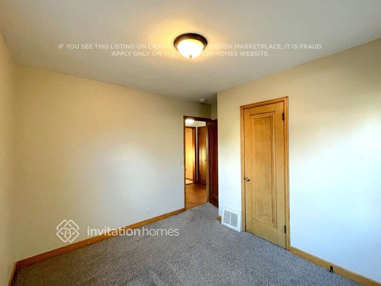 Building Photo - 5240 S 28th Ave
