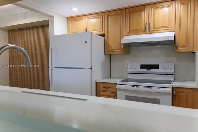 Building Photo - 6040 Shaker Wood Cir