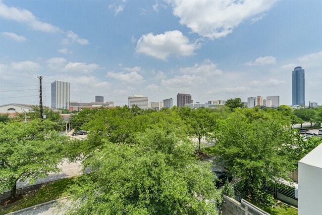 Building Photo - 5425A Hidalgo St