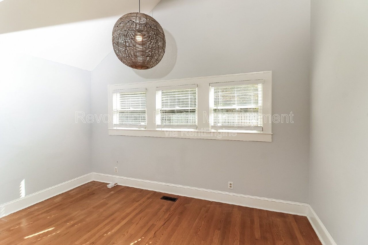 Building Photo - 370 Haas Ave SE