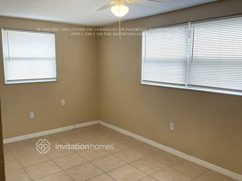 Building Photo - 1909 Yale Ave