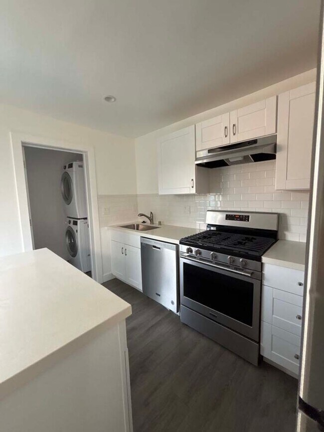 Building Photo - 915 Broadway St