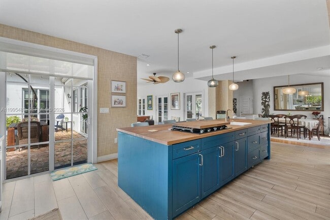 Building Photo - 9636 NE 5th Avenue Rd